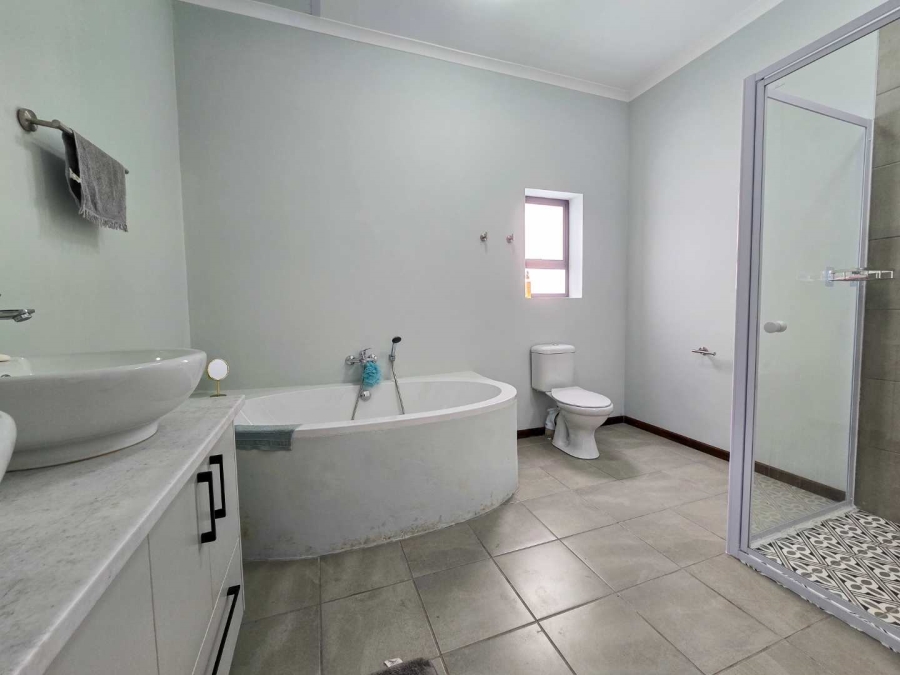 5 Bedroom Property for Sale in Stilbaai Oos Western Cape